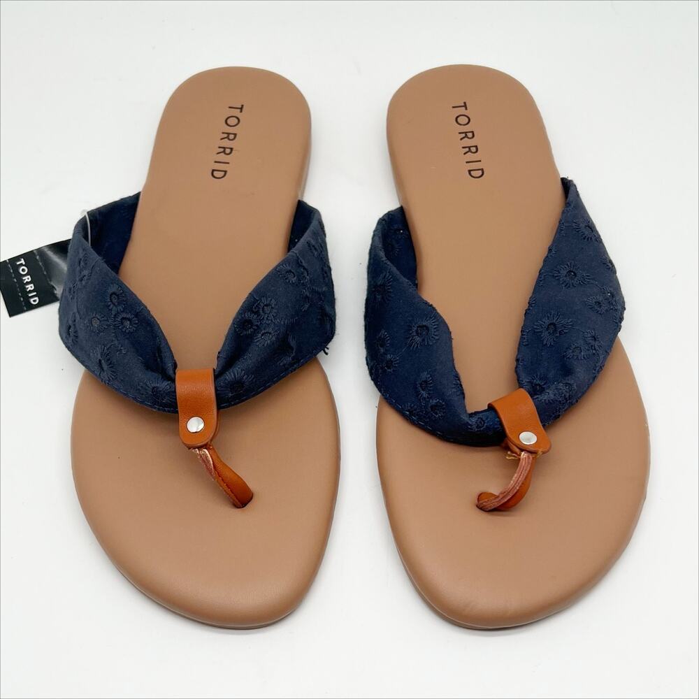 NWT Torrid Eyelet Flip Flop Sandals in Navy Blue Size 7WW